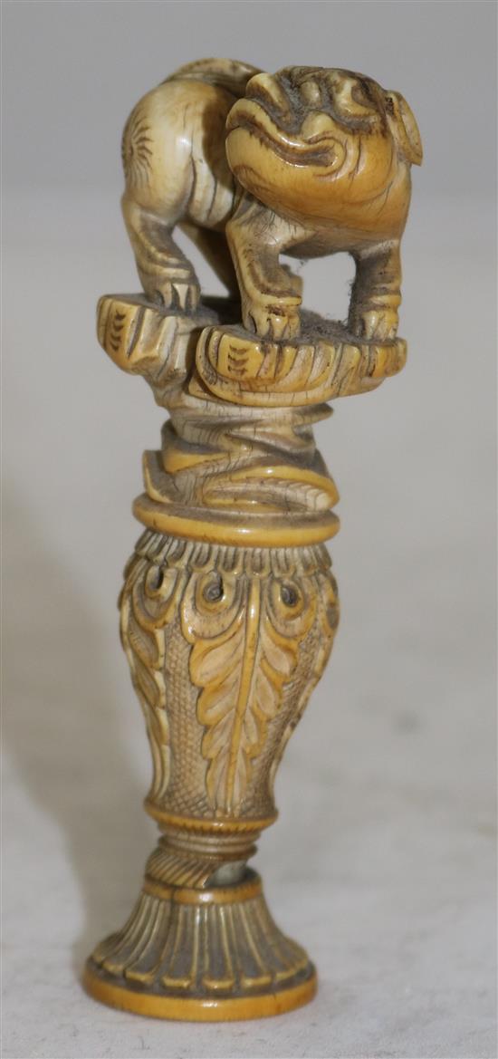 An unusual Chinese ivory seal handle, first half 19th century, 9.3cm